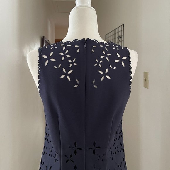 EUC J. CREW Women's Laser Cut Navy Floral Shift Dress - Picture 6 of 7